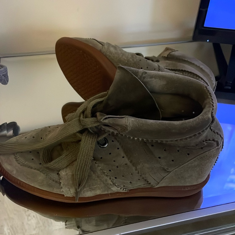 Isabel Marant Green Ankle Booties with Sleek Design